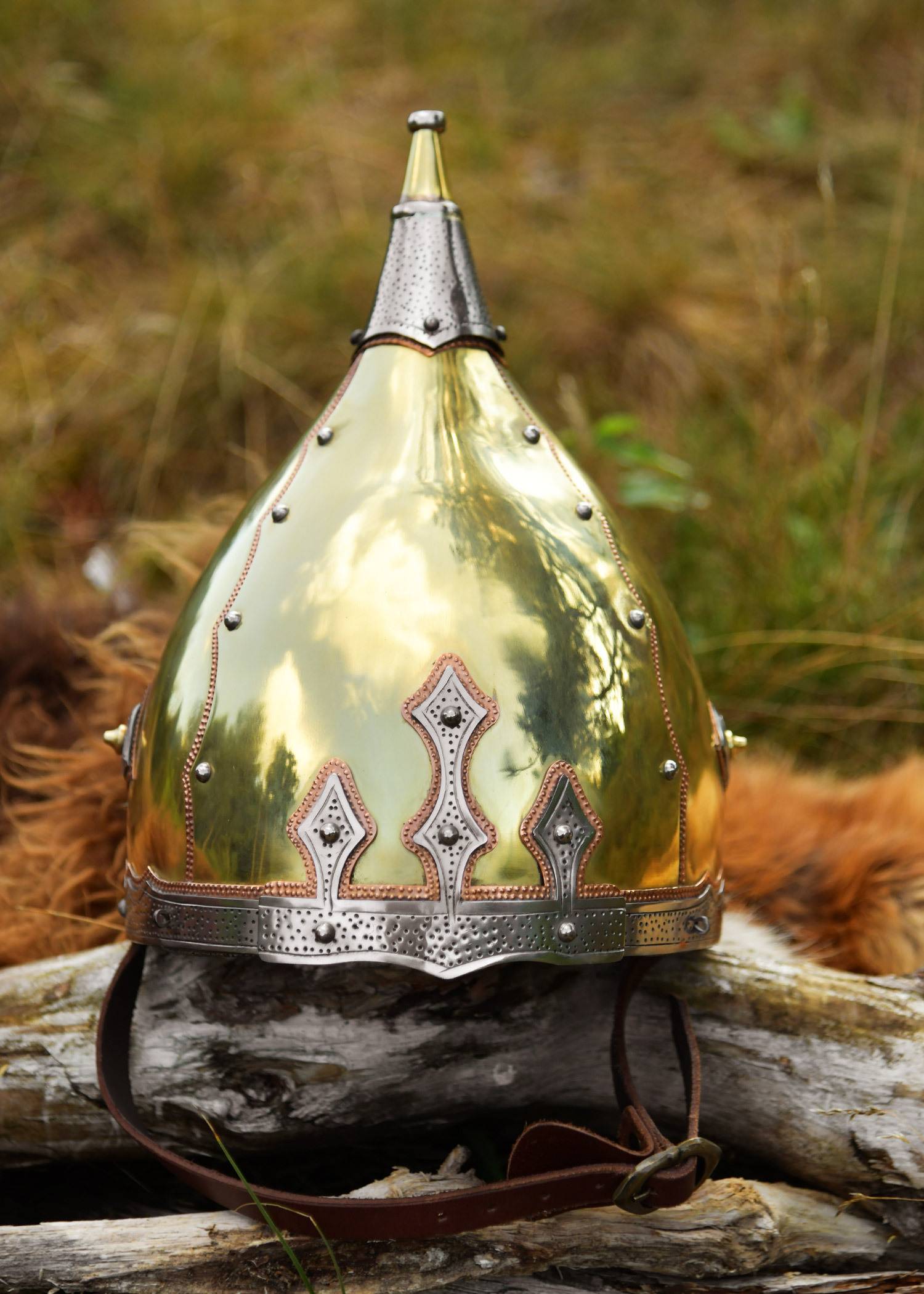 Vroegmiddeleeuwse Vikinghelm uit Bobruisk, Wit-Rusland (Viking-/Rus-stijl), 10e–11e eeuws