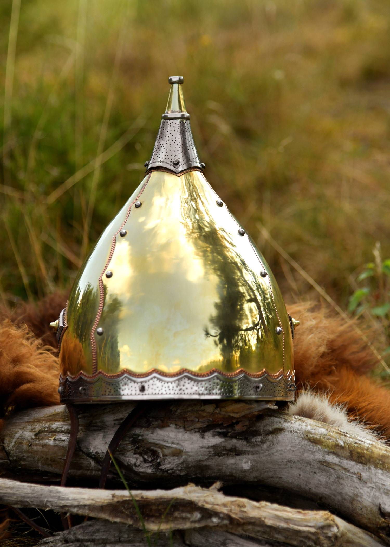 Vroegmiddeleeuwse Vikinghelm uit Bobruisk, Wit-Rusland (Viking-/Rus-stijl), 10e–11e eeuws