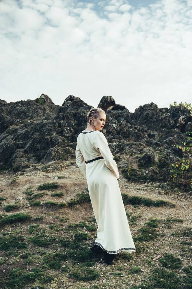 Wikinger Kleid in Natur