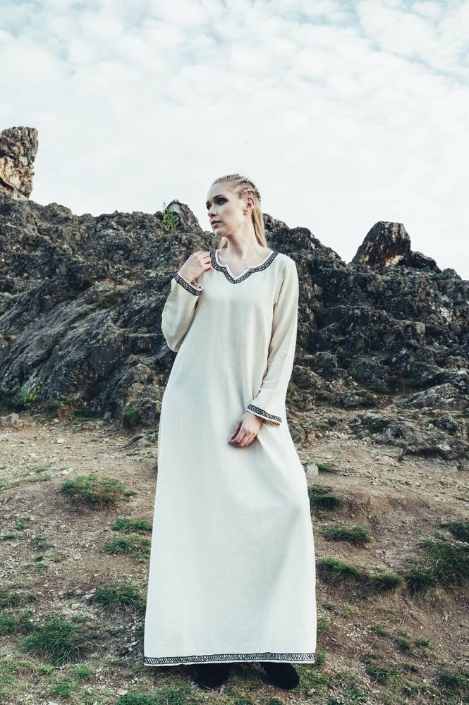 Wikinger Kleid in Natur