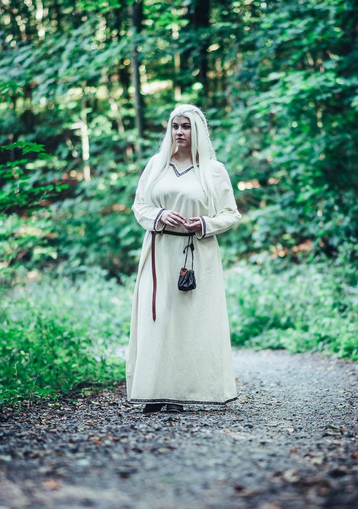 Wikinger Kleid in Natur